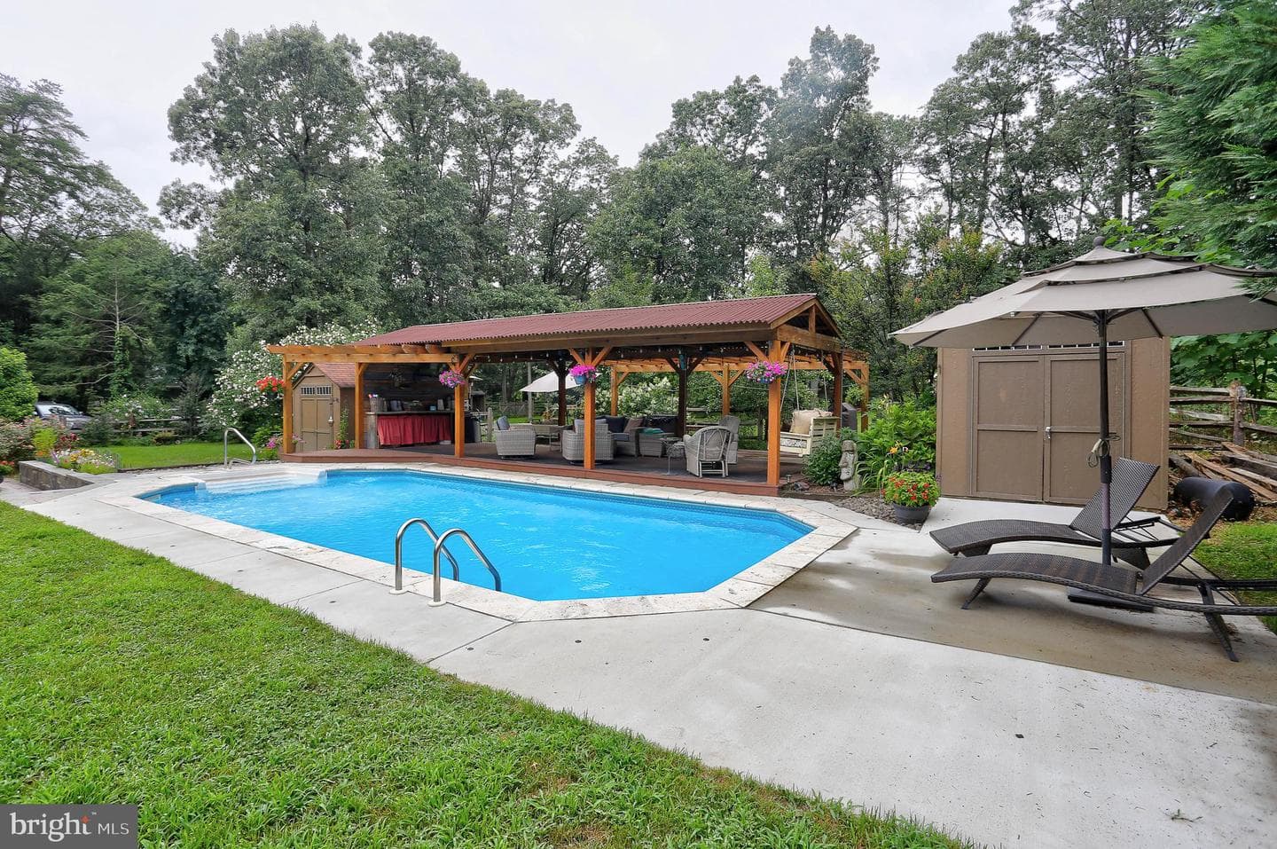210 Pinewood Drive photo 8