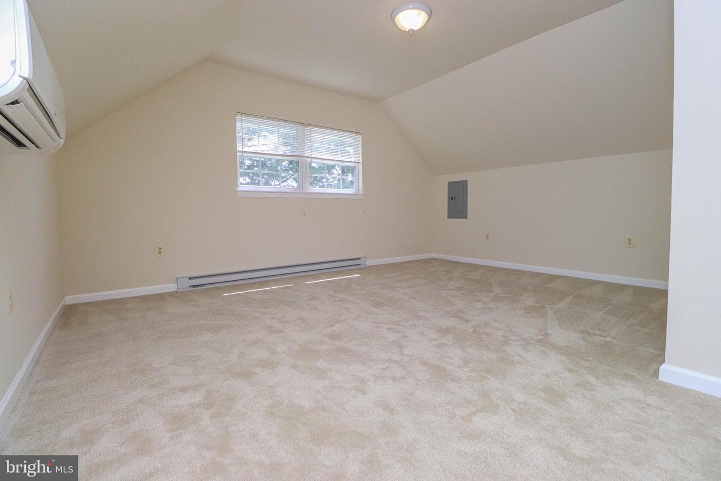 114 Clarence Avenue photo 18