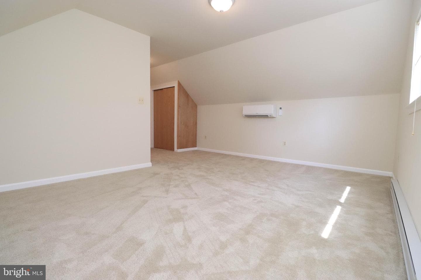 114 Clarence Avenue photo 19