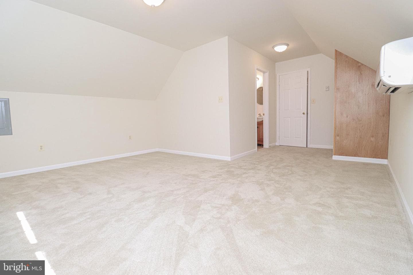 114 Clarence Avenue photo 20