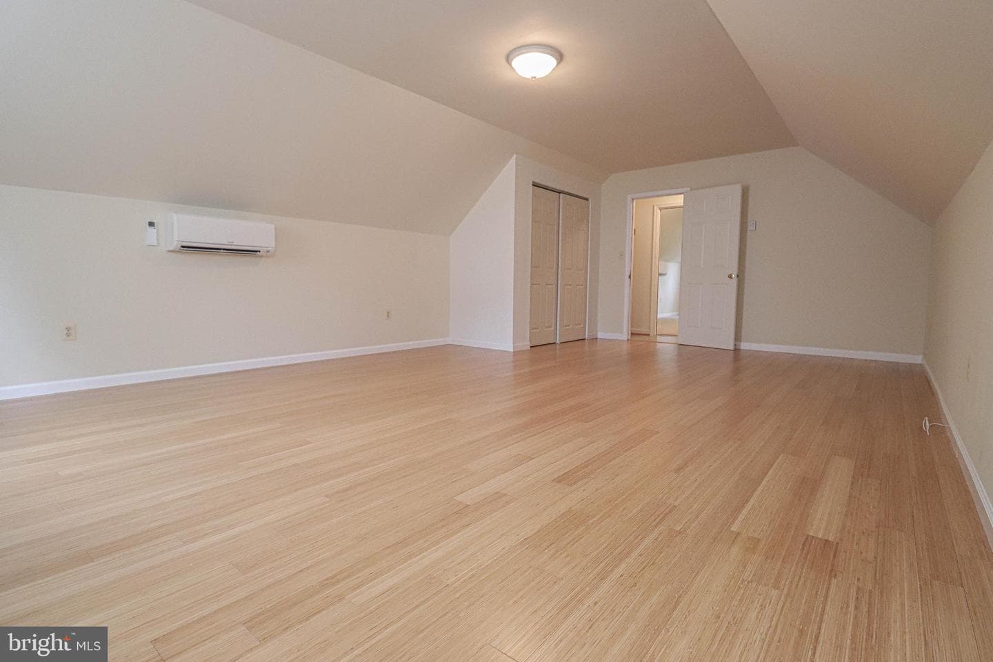 114 Clarence Avenue photo 23