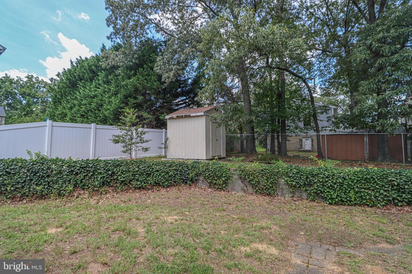114 Clarence Avenue photo 31