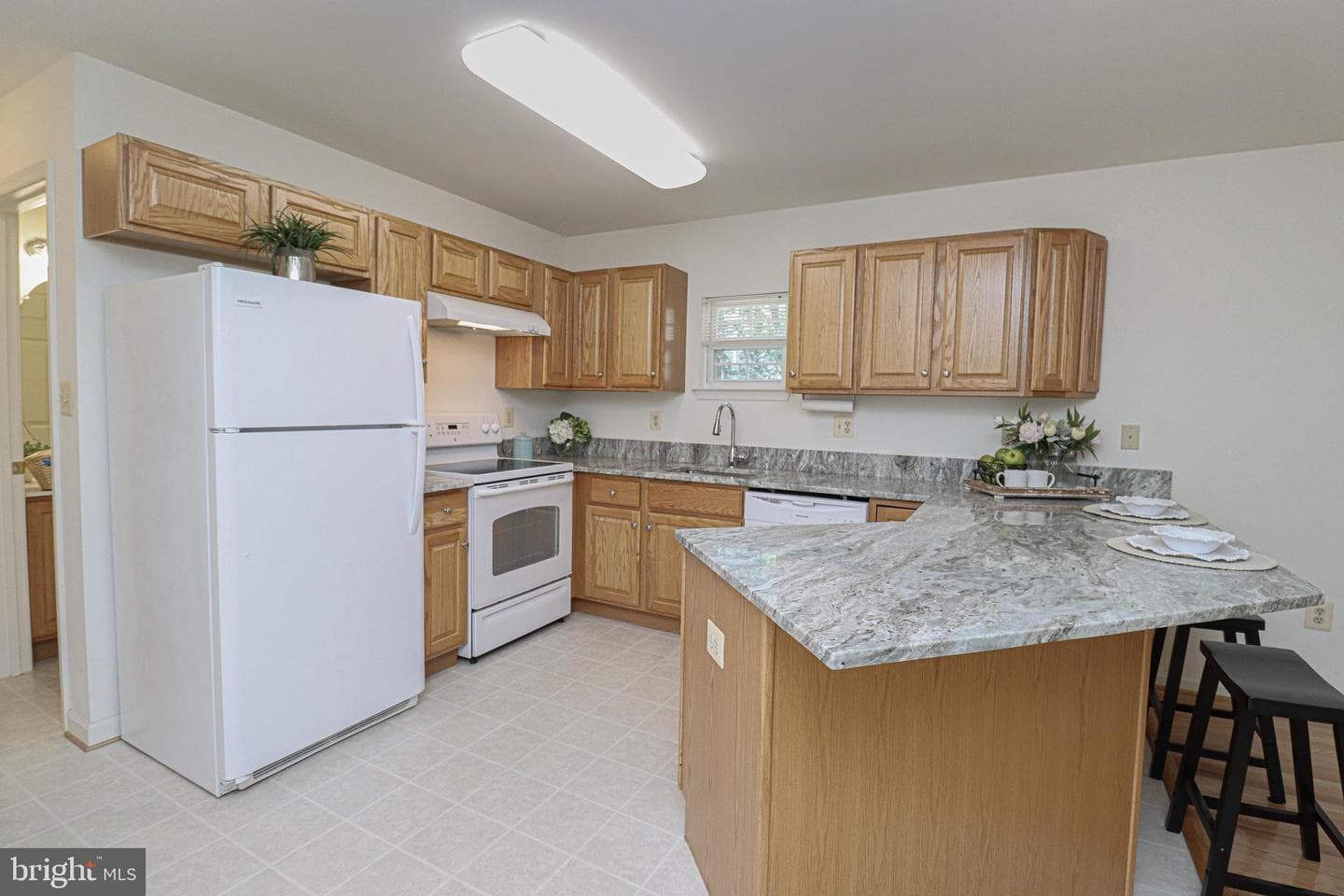 114 Clarence Avenue photo 5