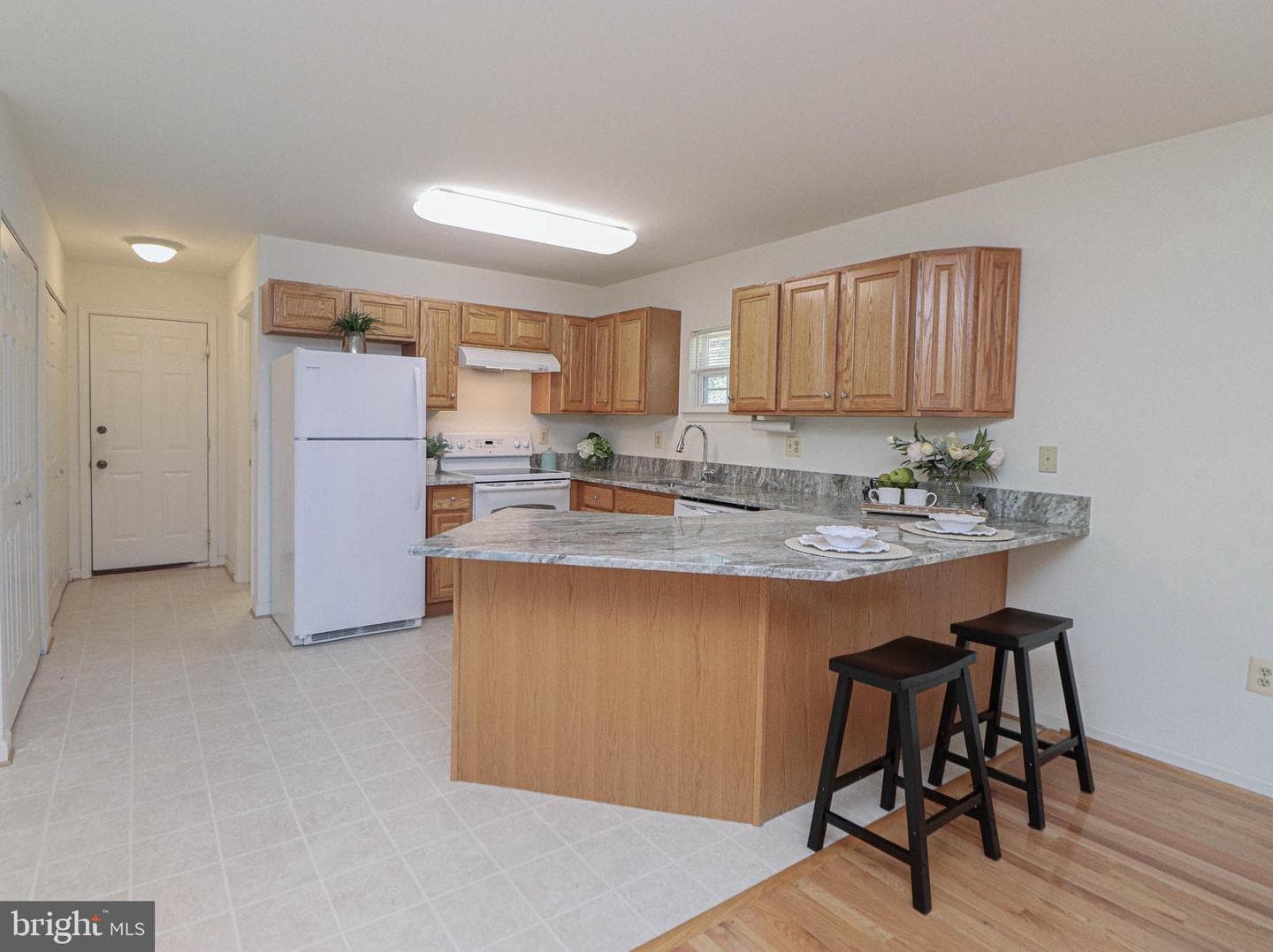 114 Clarence Avenue photo 6