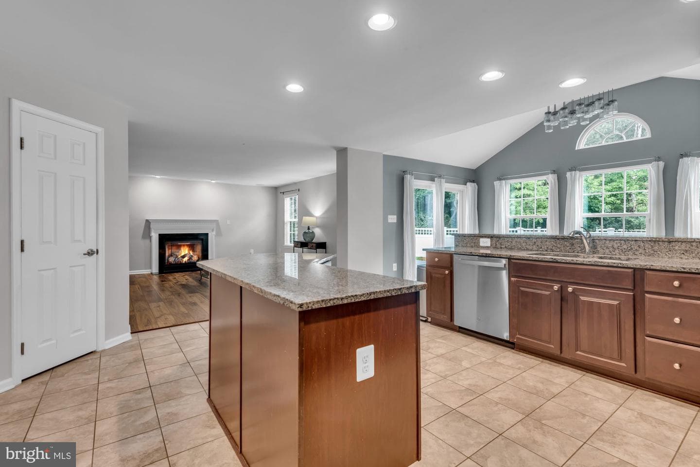 52 Richard Avenue photo 12