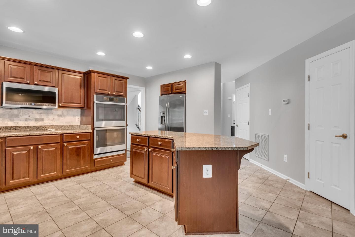 52 Richard Avenue photo 13