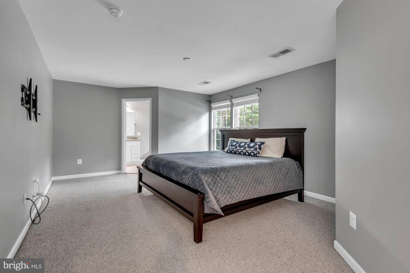 52 Richard Avenue photo 30