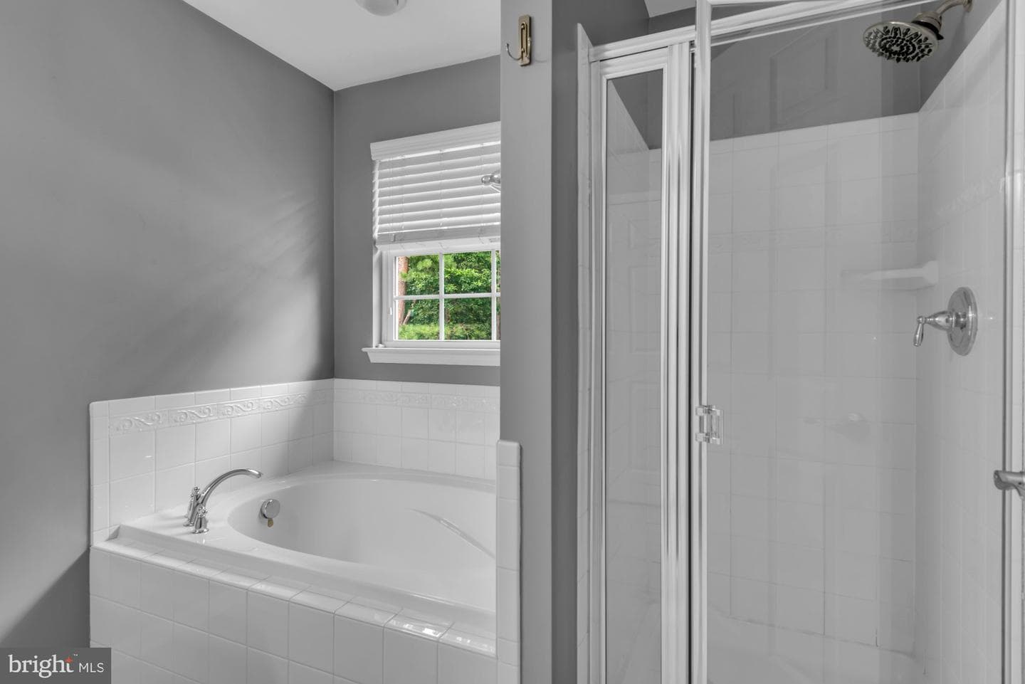 52 Richard Avenue photo 34