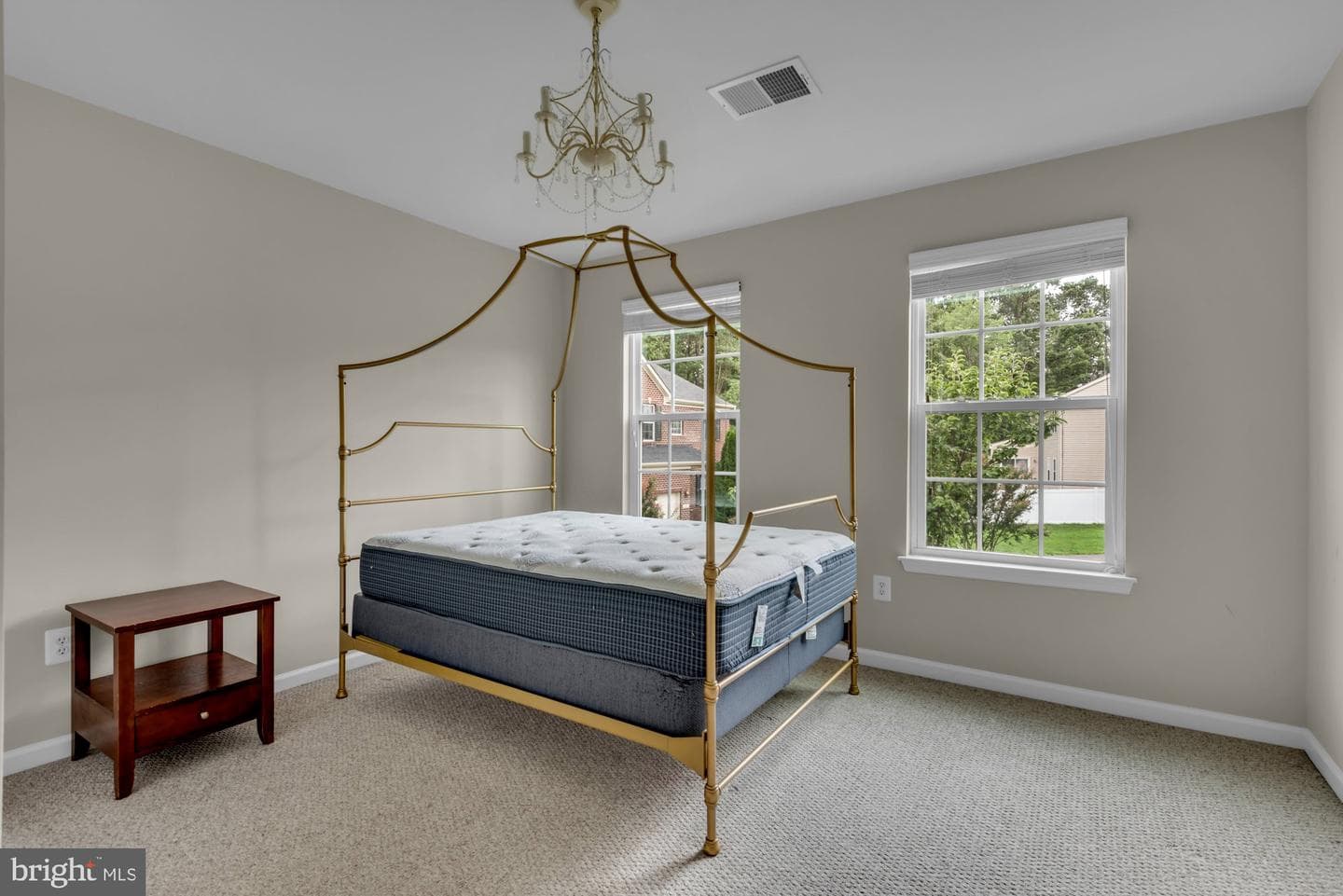 52 Richard Avenue photo 37