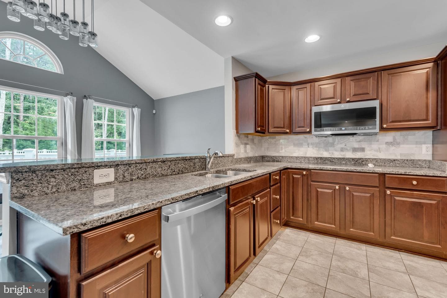 52 Richard Avenue photo 9