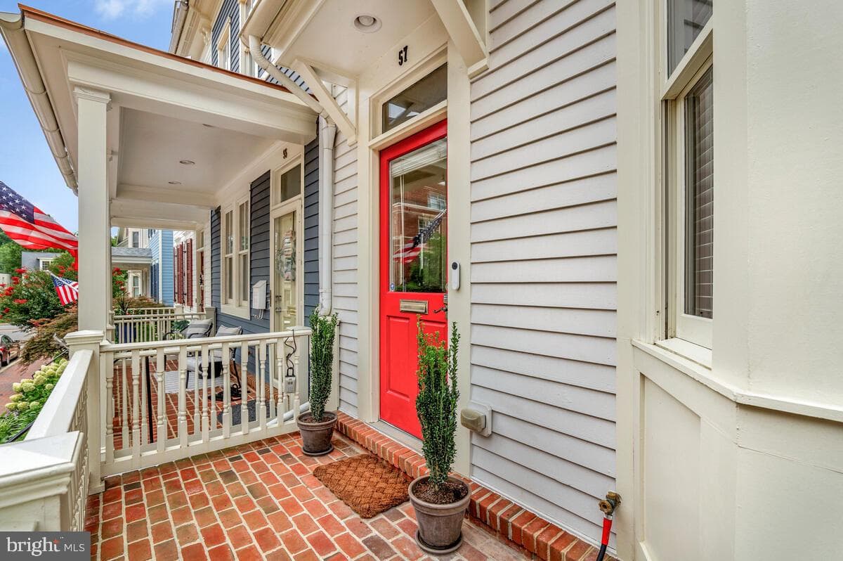 57 Richards Lane photo 2