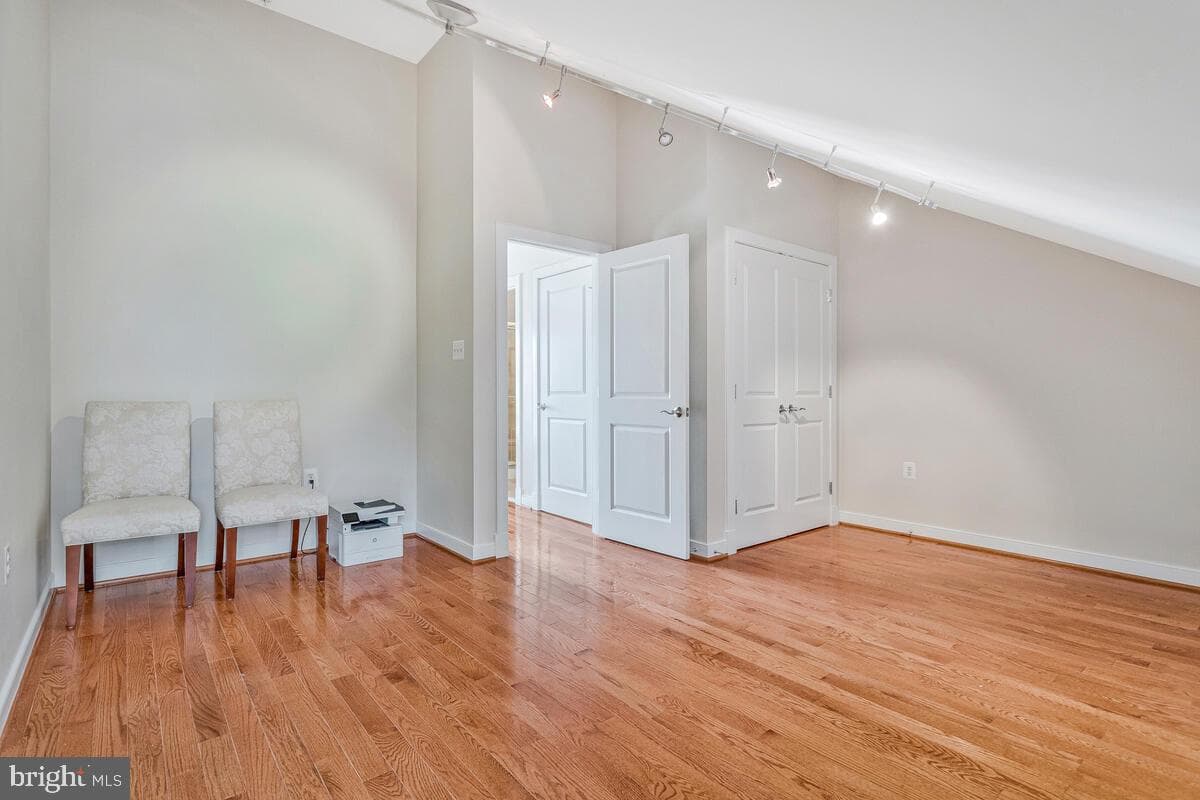 57 Richards Lane photo 31