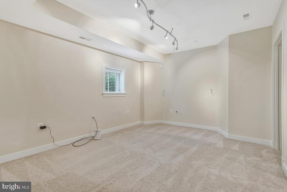 57 Richards Lane photo 35