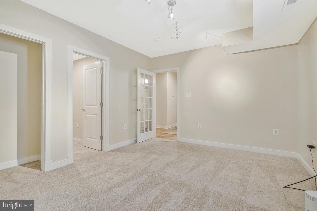 57 Richards Lane photo 36