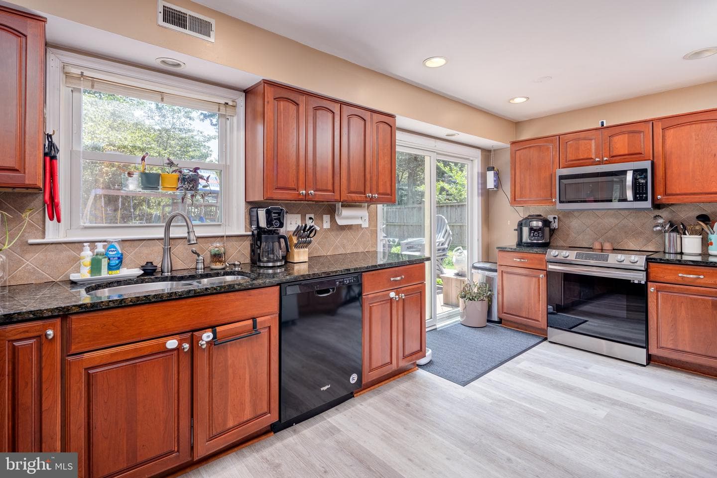 1794 Rochester Street photo 11