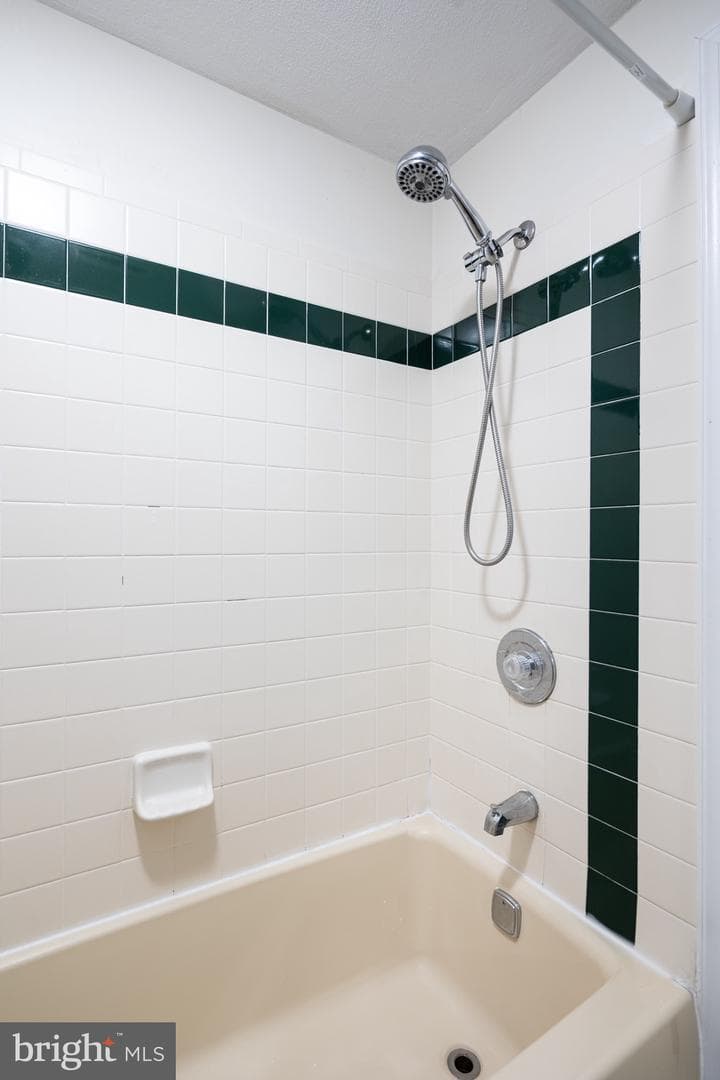 1794 Rochester Street photo 30