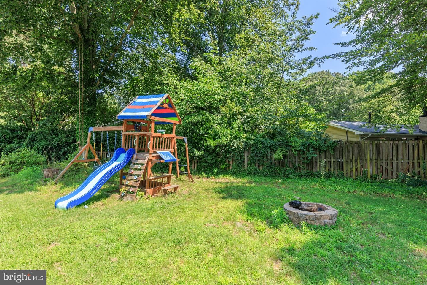 1794 Rochester Street photo 36