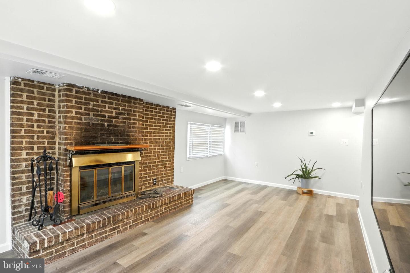 321 Gloucester Drive photo 14