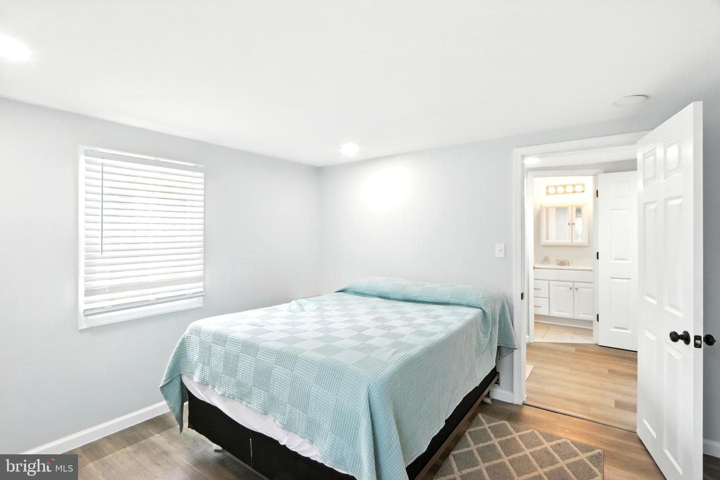 321 Gloucester Drive photo 18