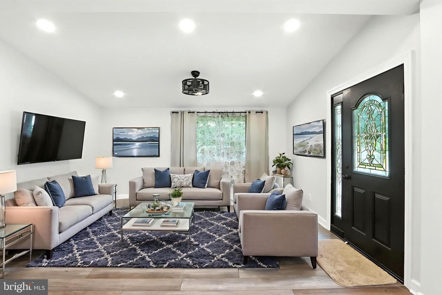 321 Gloucester Drive photo 2