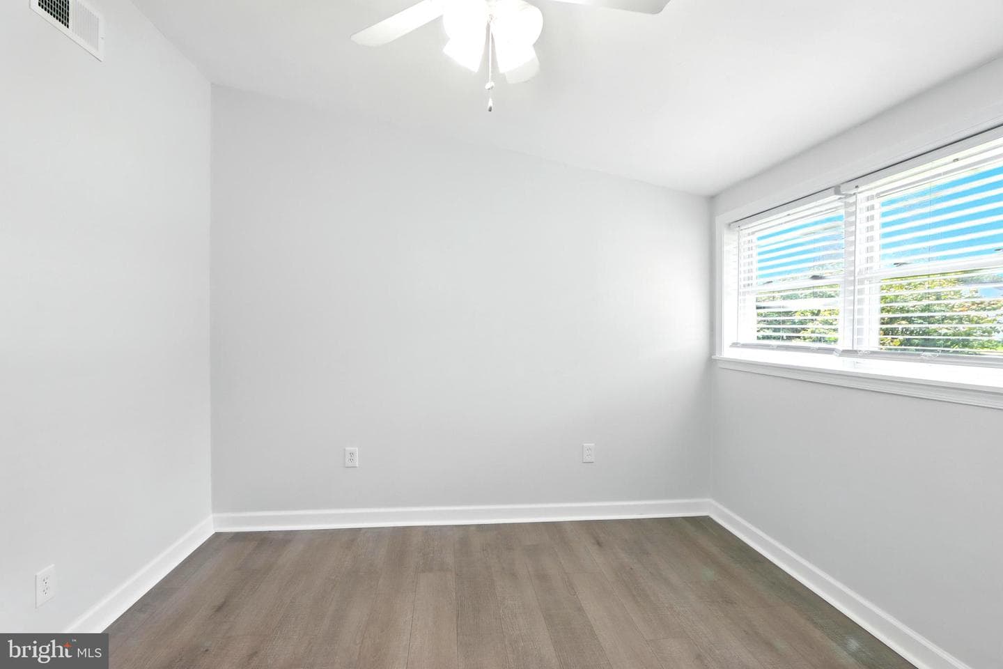 321 Gloucester Drive photo 23