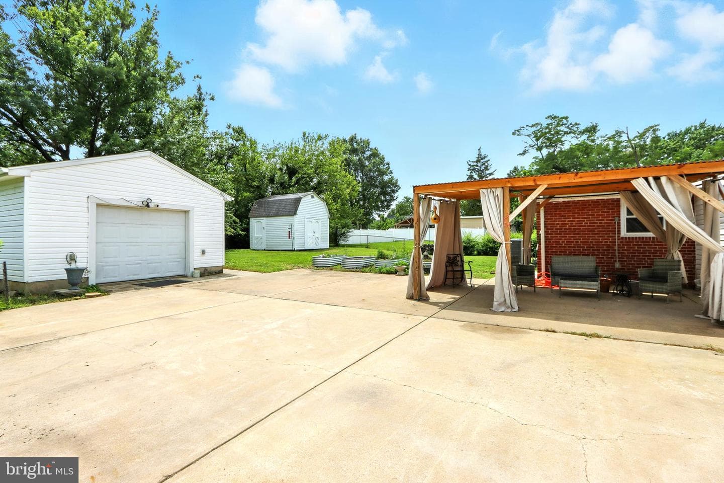 321 Gloucester Drive photo 30