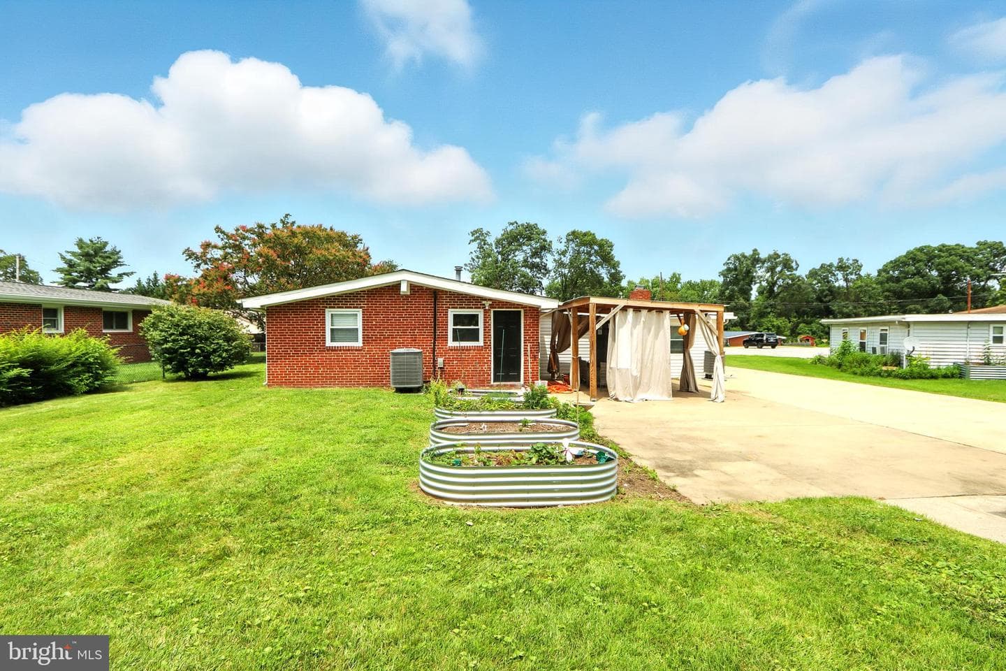 321 Gloucester Drive photo 32