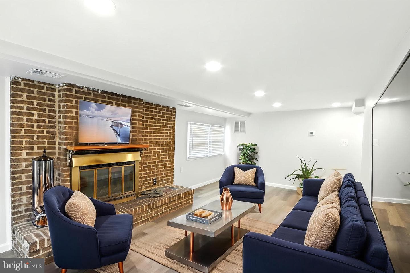 321 Gloucester Drive photo 4