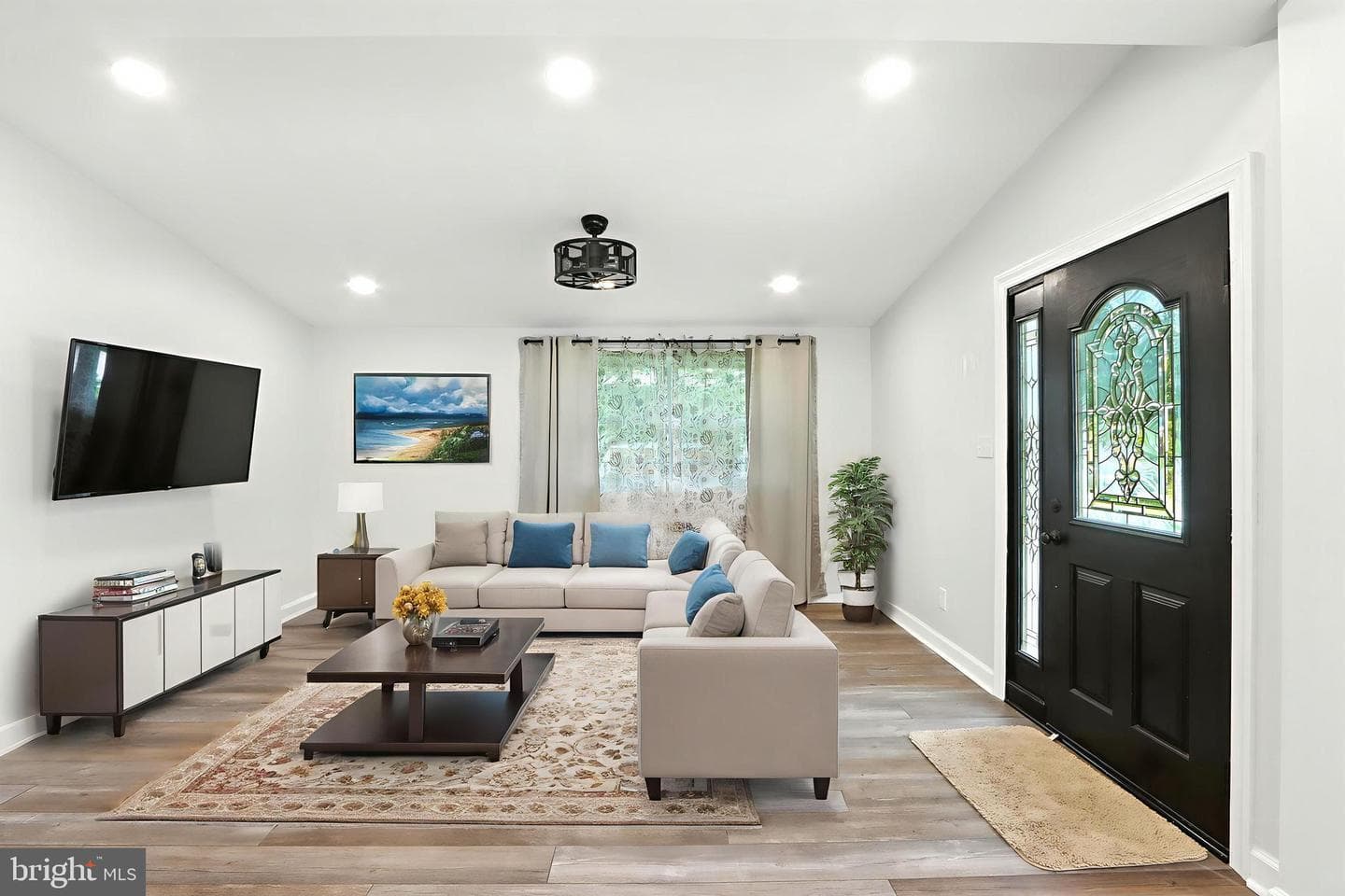 321 Gloucester Drive photo 8
