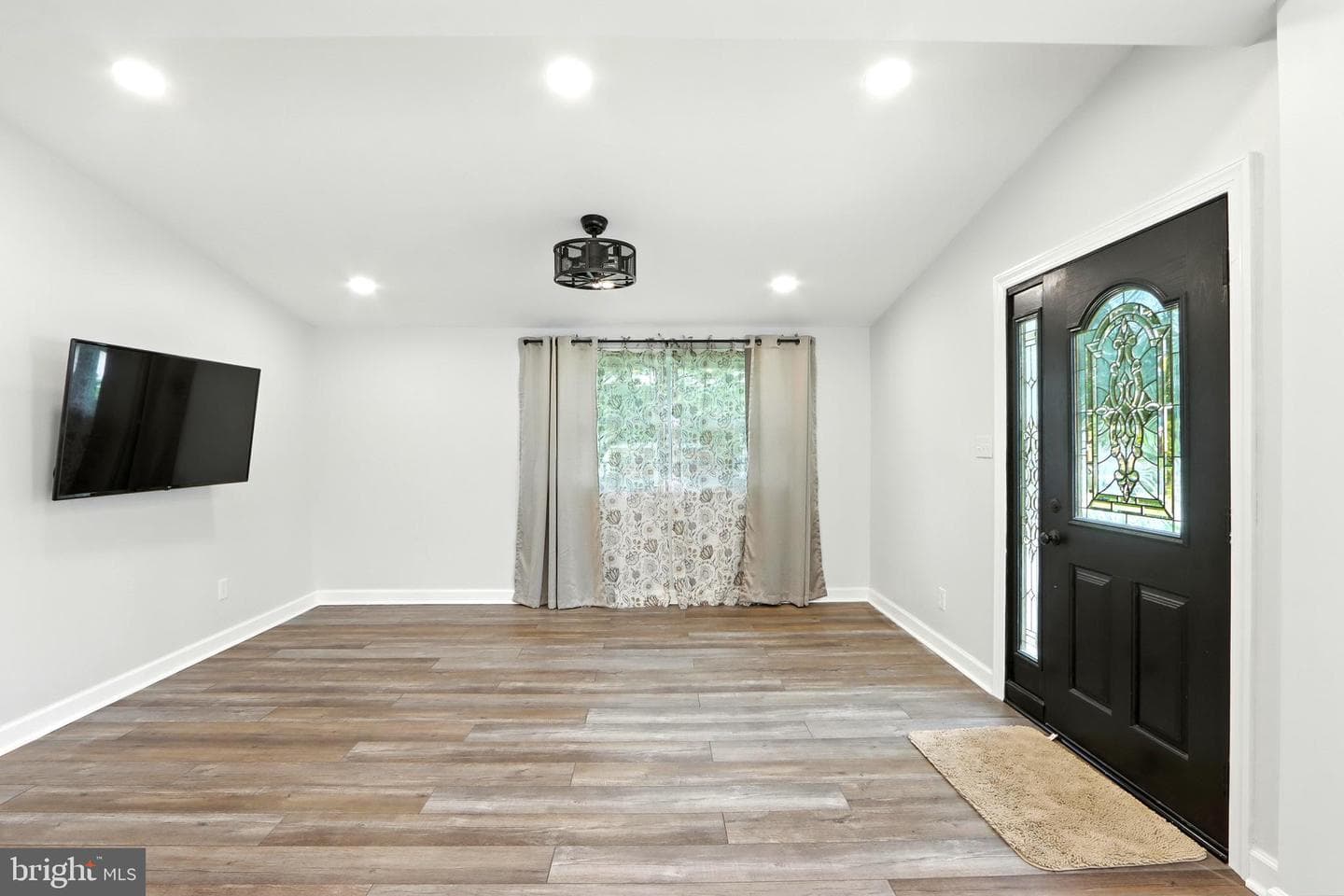 321 Gloucester Drive photo 9