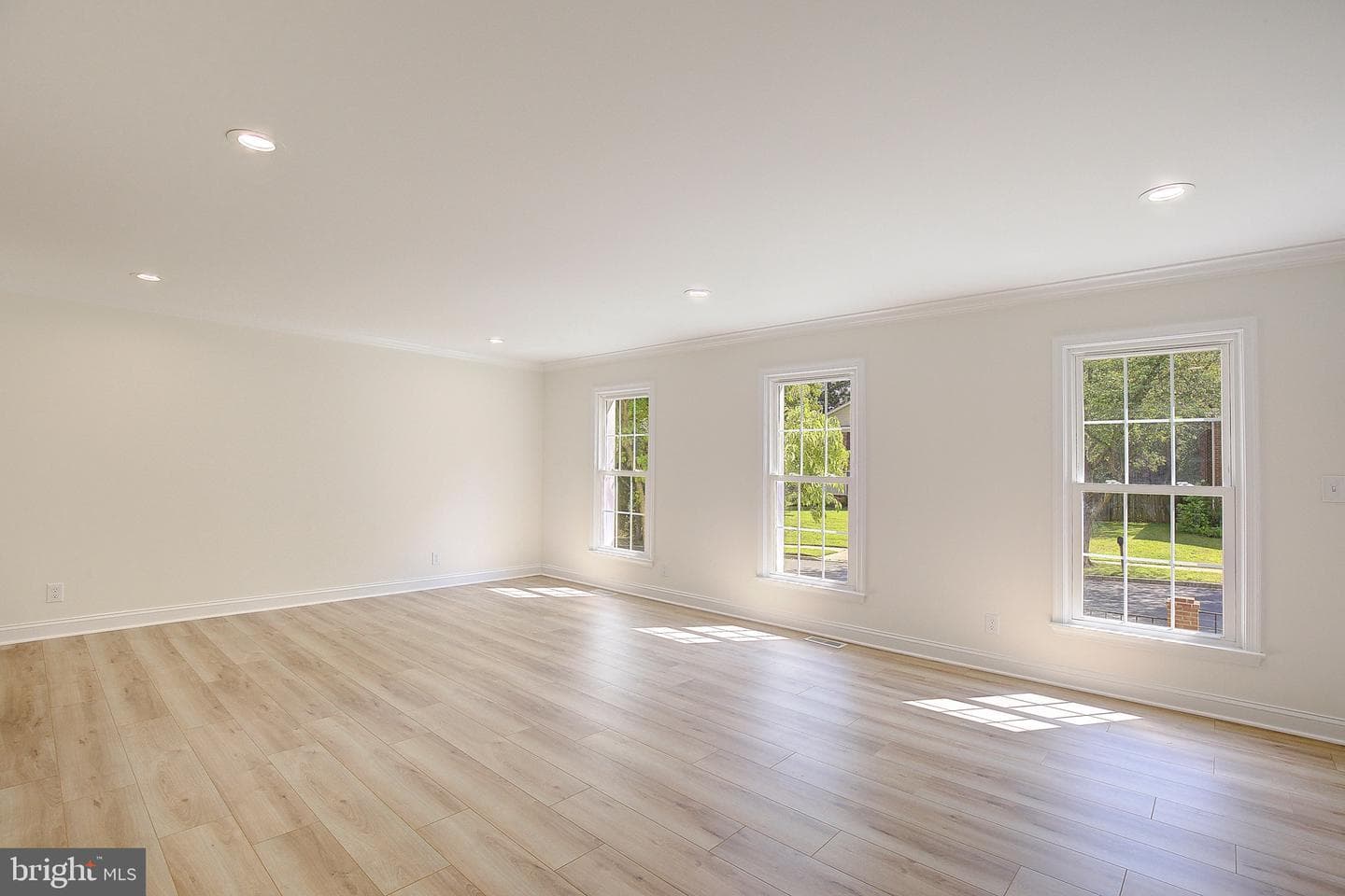 1733 Mayfair Place photo 2