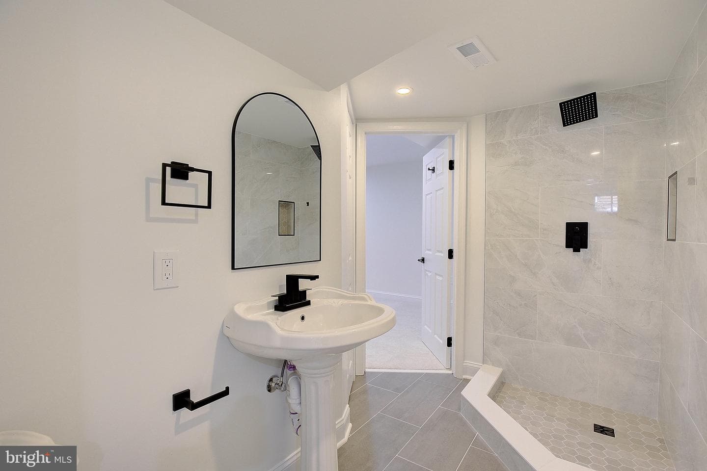 1733 Mayfair Place photo 27