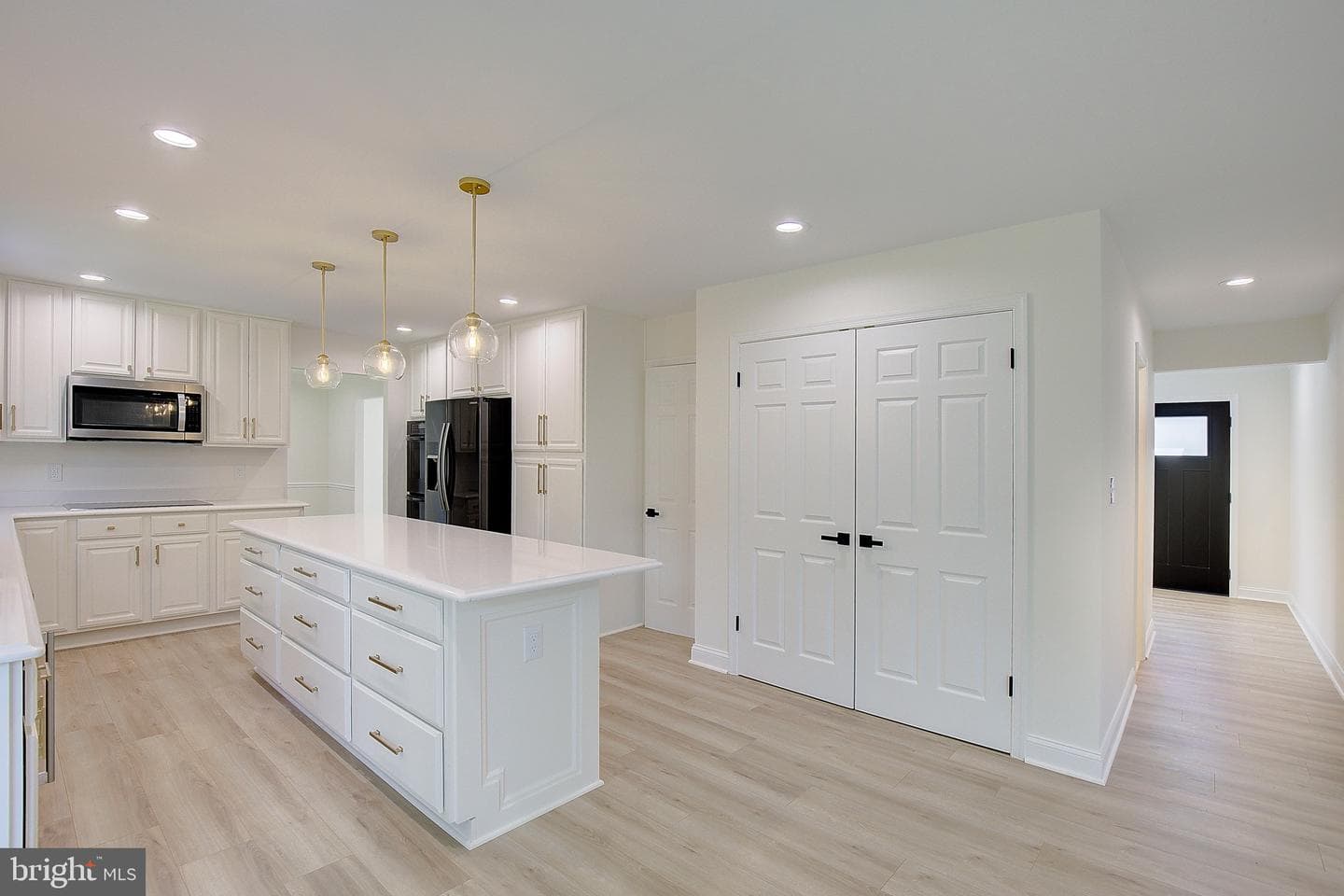 1733 Mayfair Place photo 8