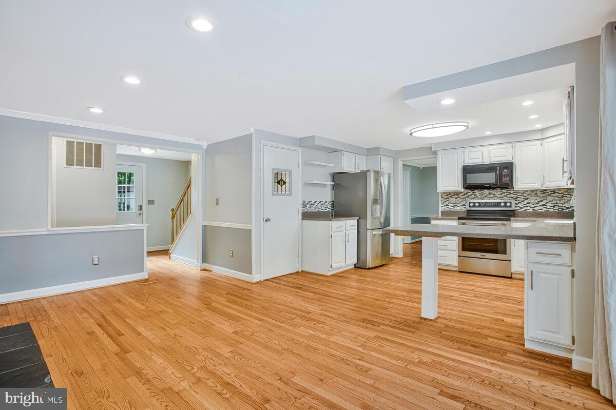 616 Bay Hills Drive photo 11