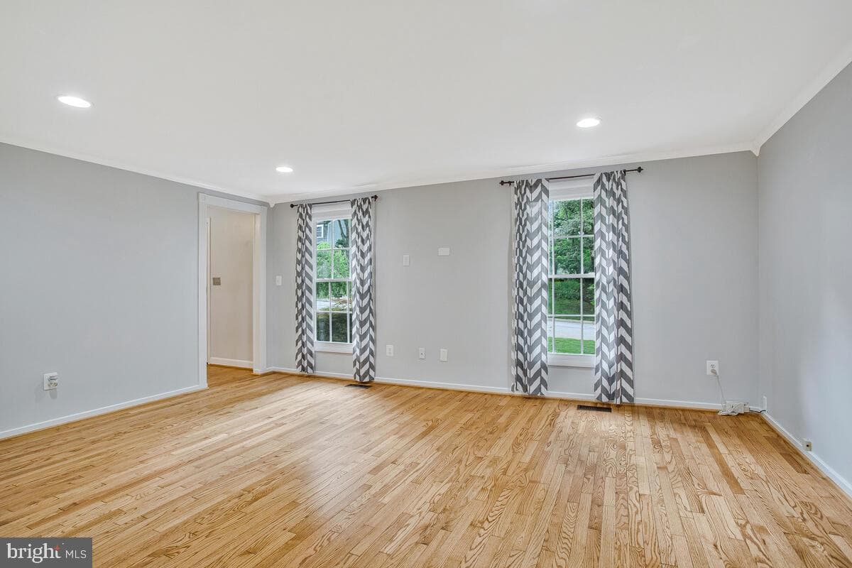 616 Bay Hills Drive photo 2