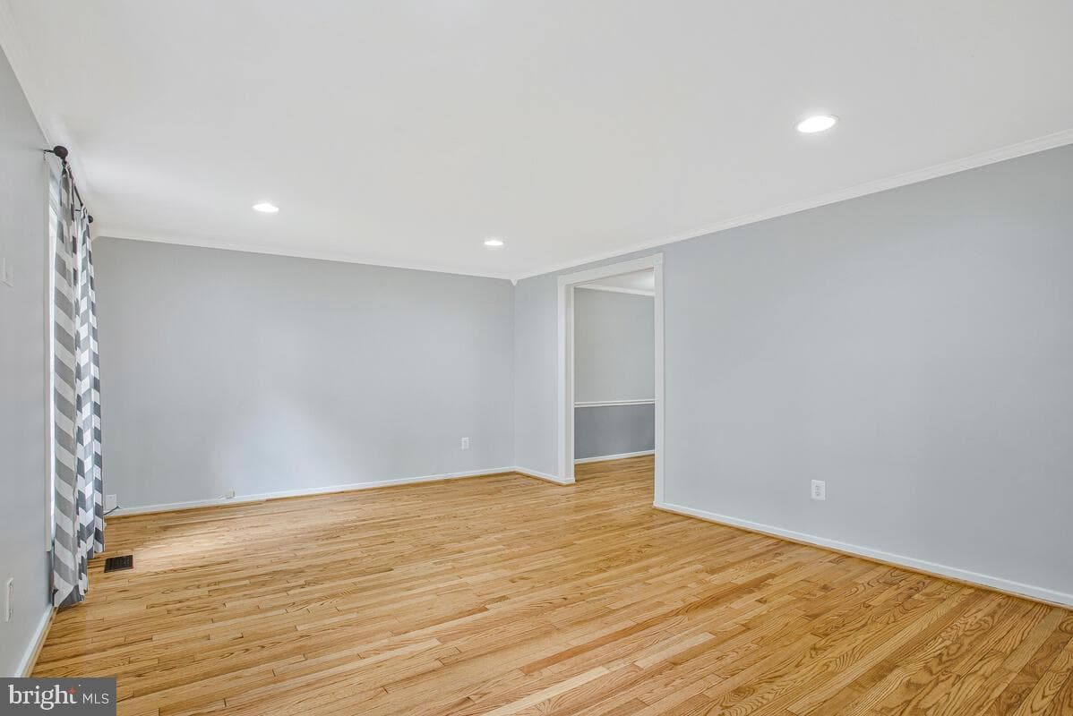 616 Bay Hills Drive photo 3