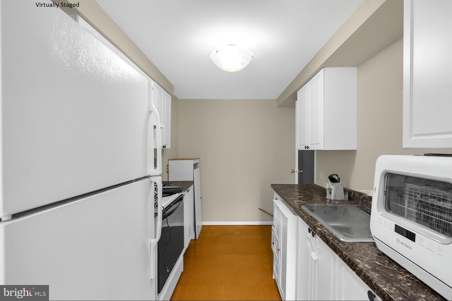 536 West Court photo 10