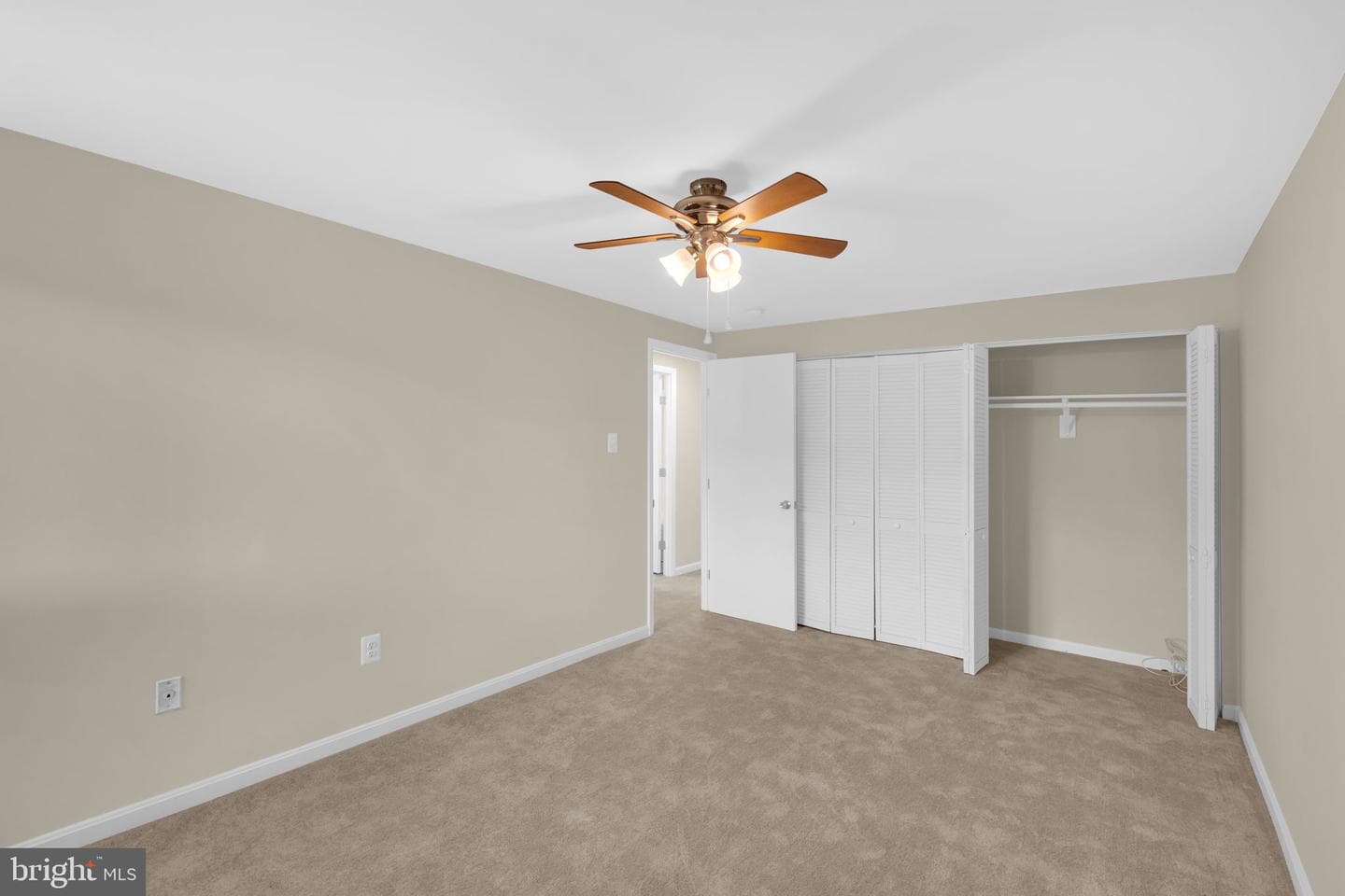 536 West Court photo 15