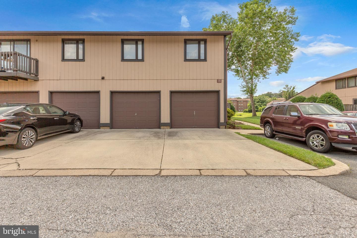 536 West Court photo 28