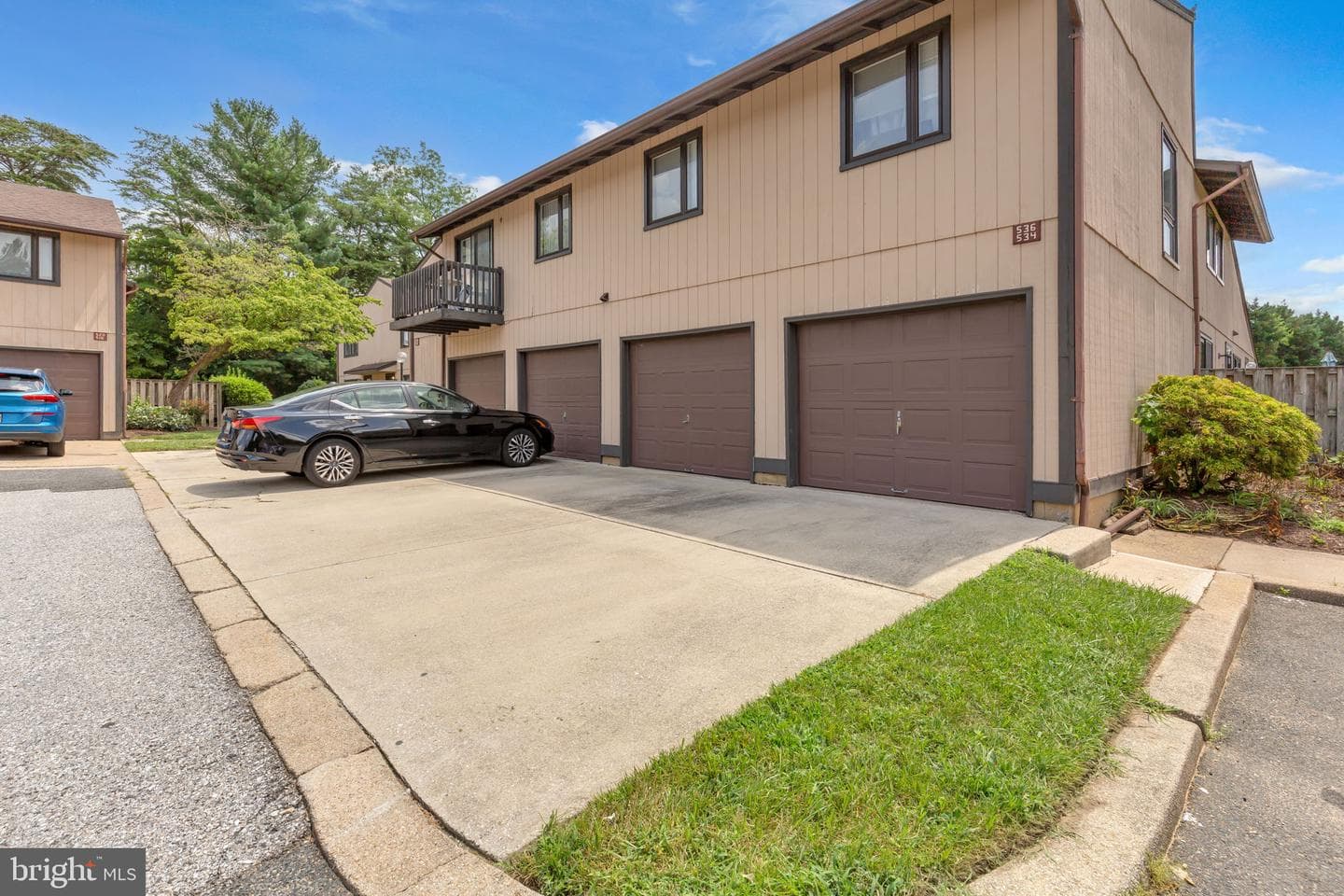 536 West Court photo 29
