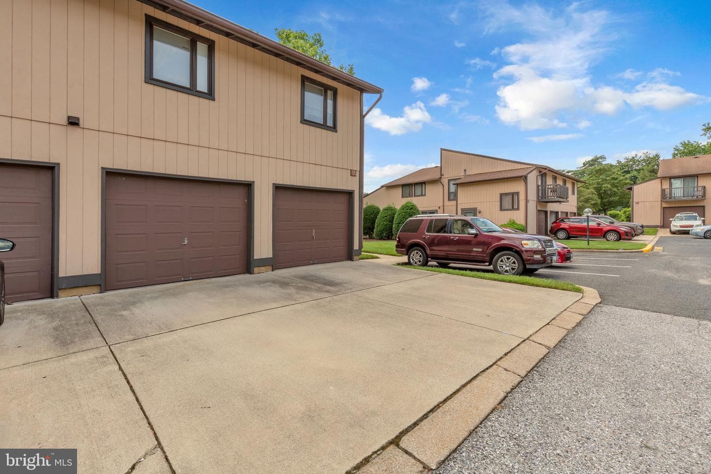 536 West Court photo 30