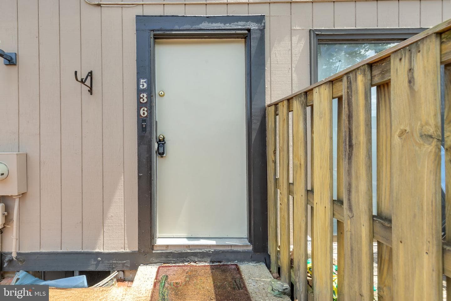 536 West Court photo 4