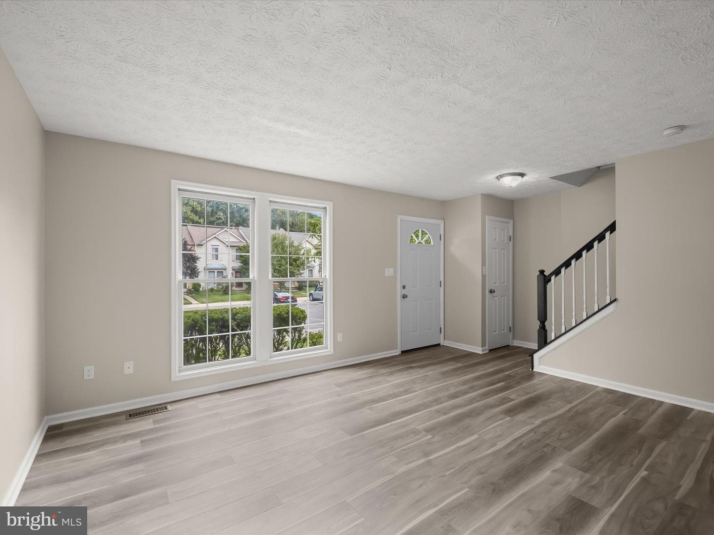 2141 Commissary Circle photo 3