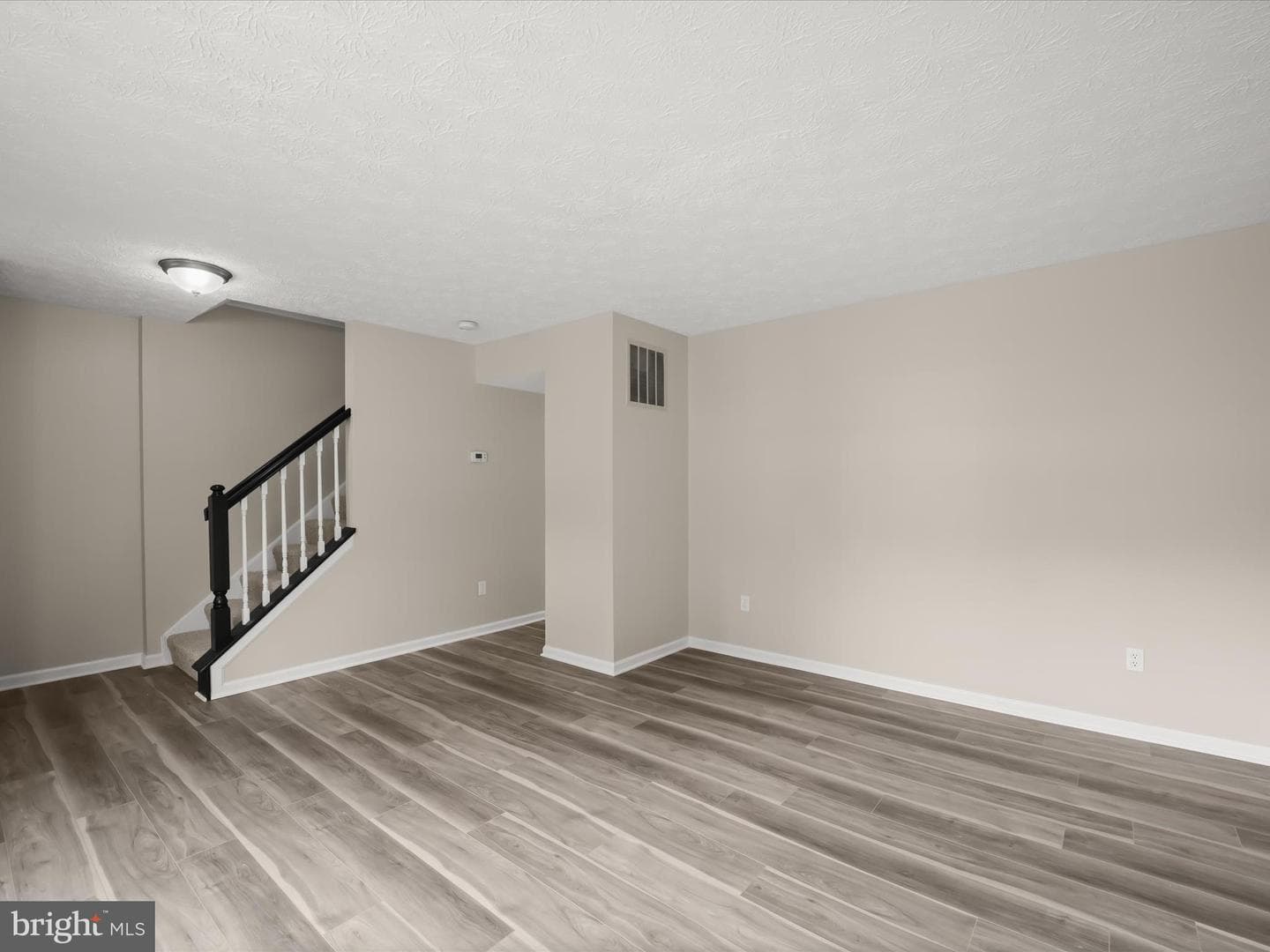 2141 Commissary Circle photo 4