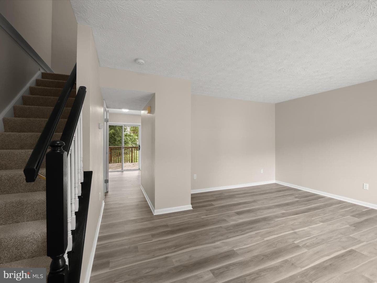 2141 Commissary Circle photo 5