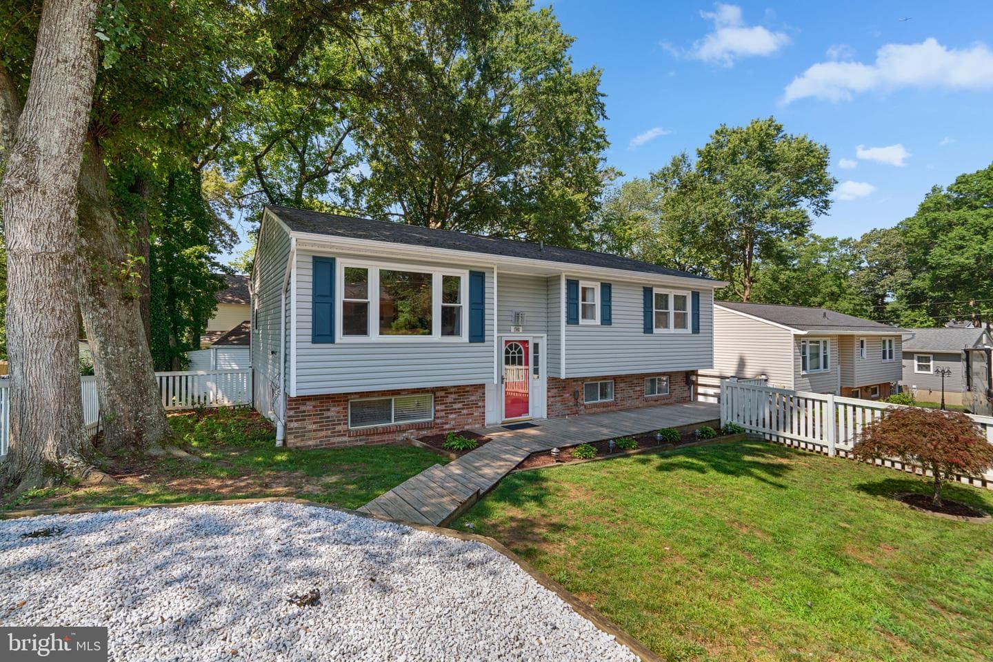 1746 Tacoma Road photo 2