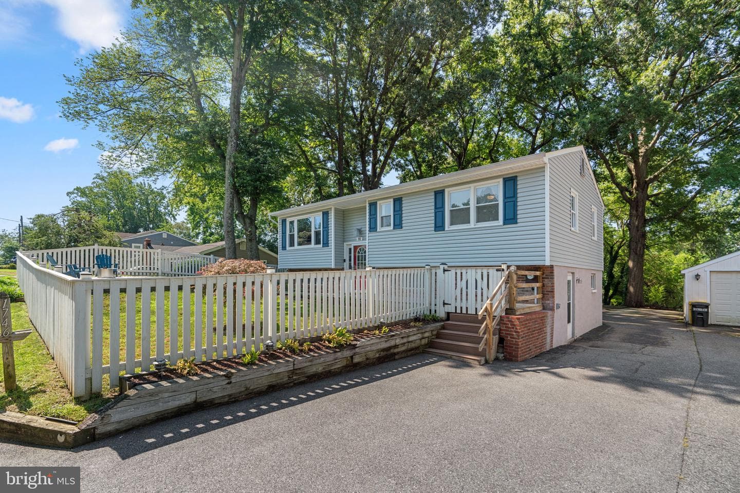 1746 Tacoma Road photo 3