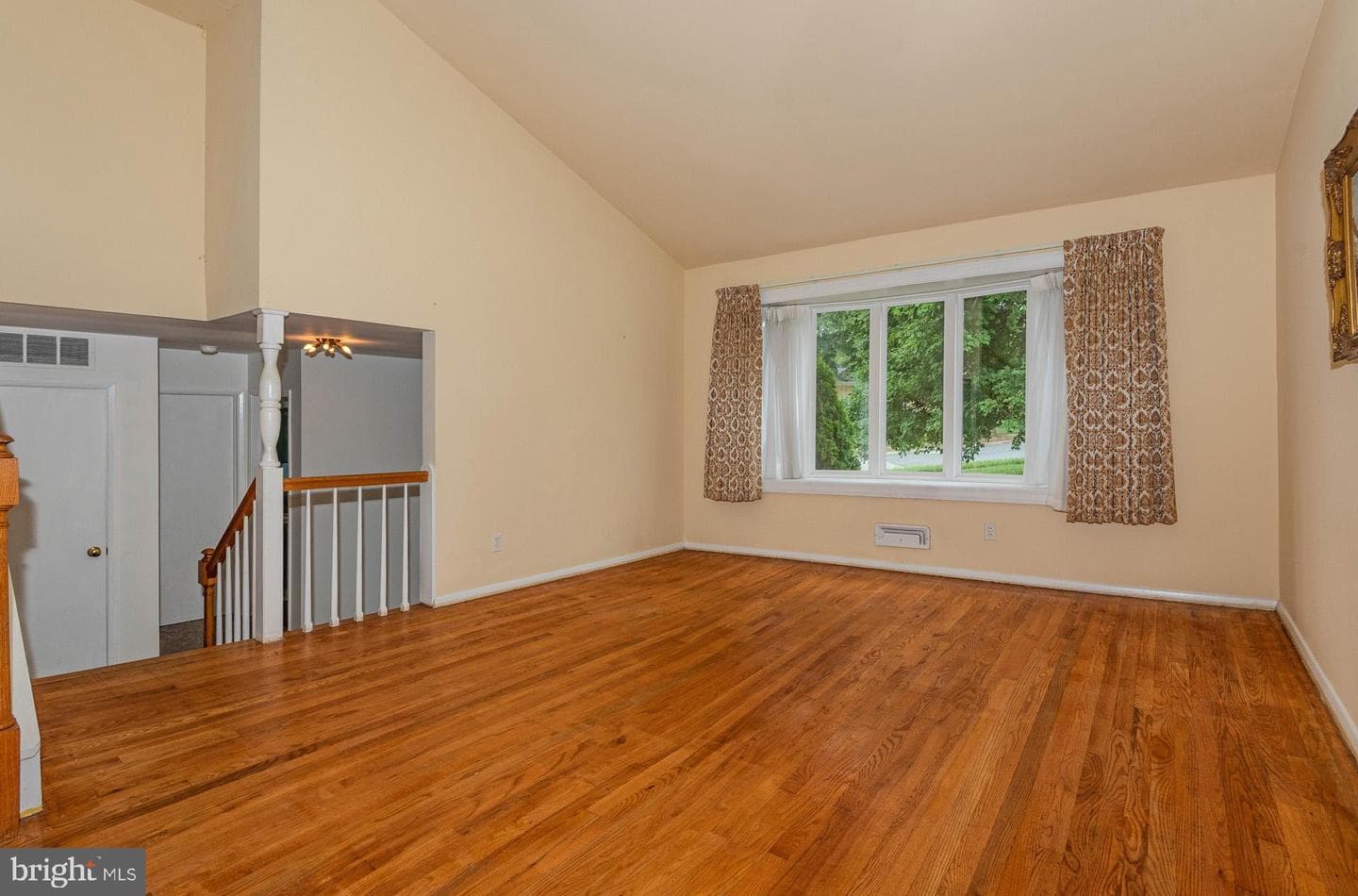 208 Ardmore Road photo 11