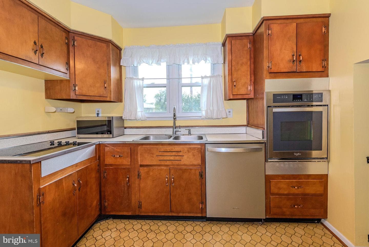 208 Ardmore Road photo 18