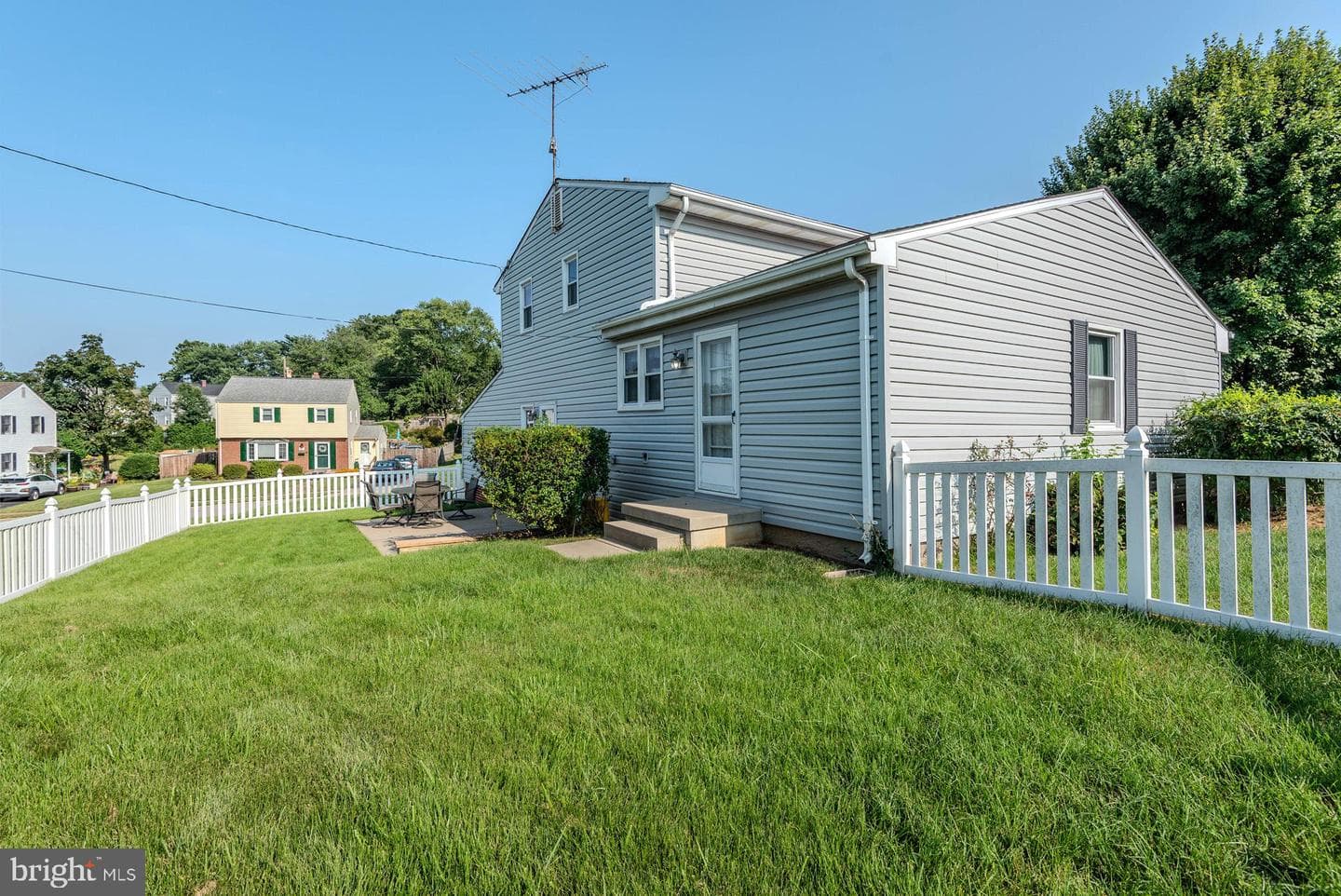 208 Ardmore Road photo 34